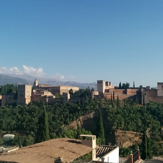 Típico en #Granada: la Alhambra desde San Nicolás