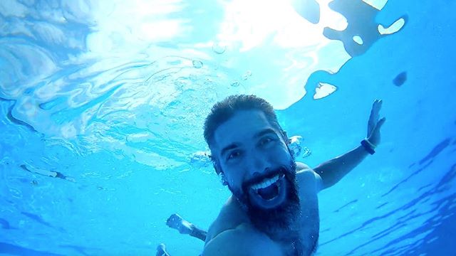 Como parece que el fresco ha llegado para quedarse, aquí el "selfie" acuático del año